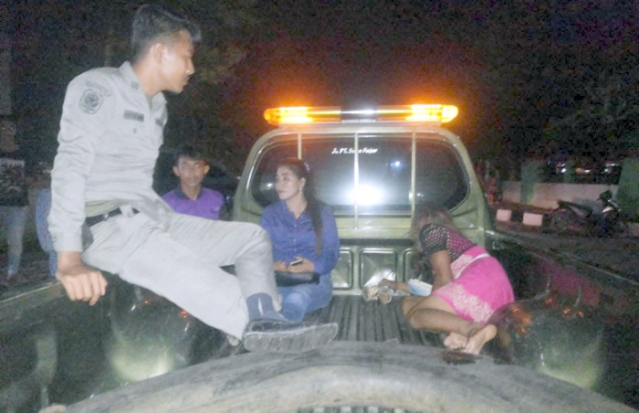 Gelar Patroli, Satpol PP Amankan Seorang Waria dan PSK Sedang Menjajakan Jasa